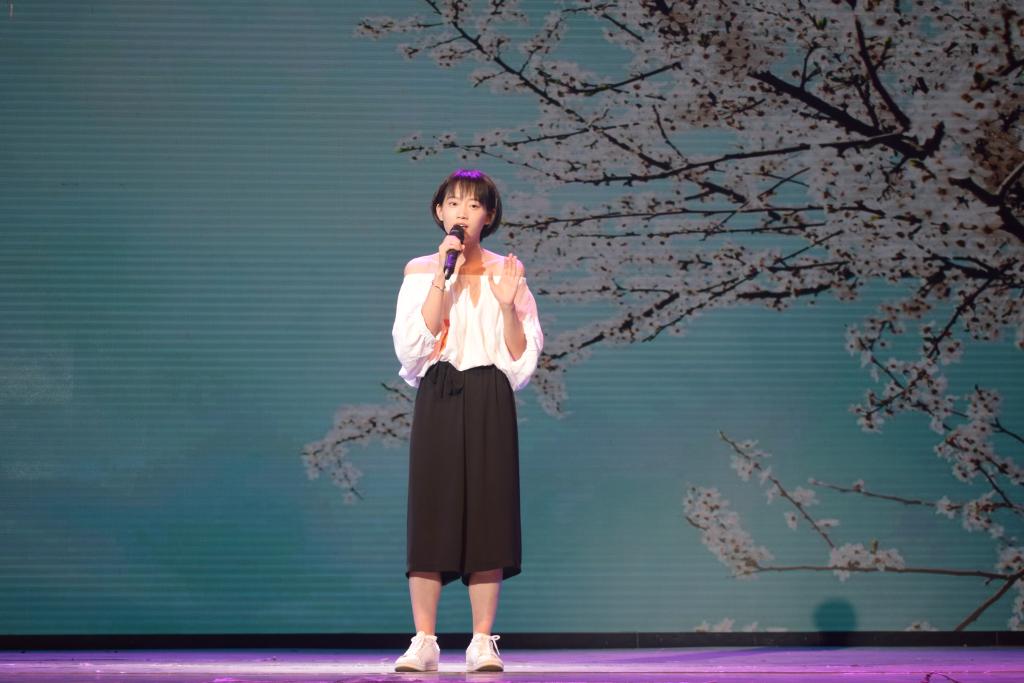 晚会曹秀秀演唱 晚会曹秀秀演唱