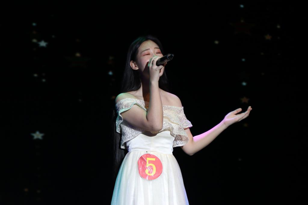 晚会李钰熙演唱 晚会李钰熙演唱